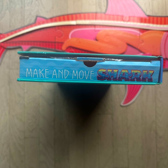 Make and Move: Shark by Jen Green, Book and puzzle - Picture 6 of 10
